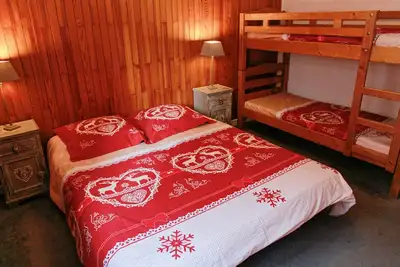 Image de Appartement très spacieux avec une grande chambre