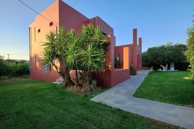 Image de Villa lumineuse entourée d'orangers