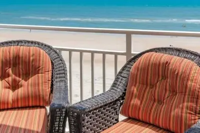 Image de Promotions d'avril! Condo Opus, Direct Ocean Front