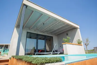 Image de Villa à Zrce, près de la plage, sports nautiques, festival, fête, wifi gratuit, jusqu'à 6 personnes.