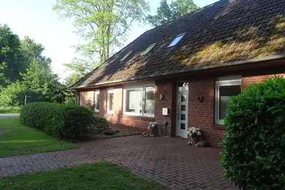 Image de Détente pure dans le jardin vert: appartement sans obstacles, lumineux et spacieux