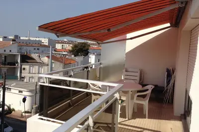 Image de Appartement avec balcon et terrasse à deux pas du centre et de la plage