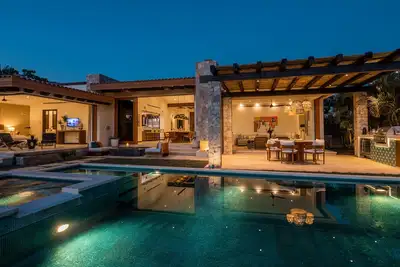 Image de Villa de luxe mexicaine moderne, vue imprenable sur l'océan et le golf