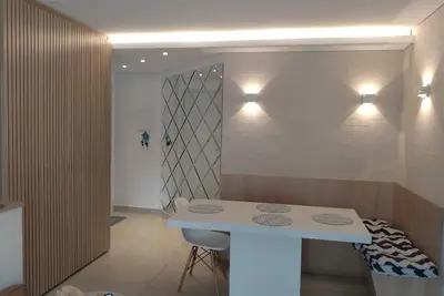 Image de Appartement boutique à Ubatuba, sophistication et raffinement dans un environnement familial.