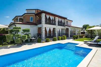 Image de Confortable appartement avec climatisation, Wifi, piscine, Tv, terrasse, animaux admis et parking