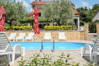 Image de Agréable appartement pour 5 personnes avec piscine, climatisation, Wifi, Tv, terrasse et parking