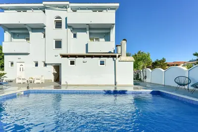 Image de Bel appartement avec piscine, climatisation, Wifi, Tv, balcon et animaux admis