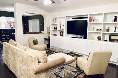 Image de 3br parfaitement situé (pas de marches) - peut accueillir jusqu'à 9 personnes