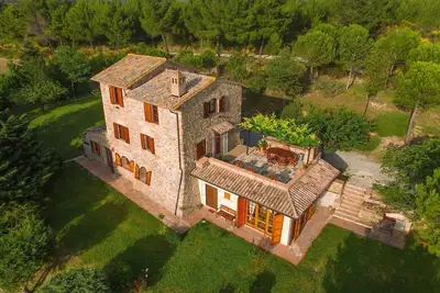 Image de Il Casale nella natura: des vacances dans une villa avec un grand parc exclusif.