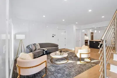 Image de Immeuble tout neuf, portier, marche pour s'entraîner, en haut de l'avenue Greenwich, entièrement chargé.