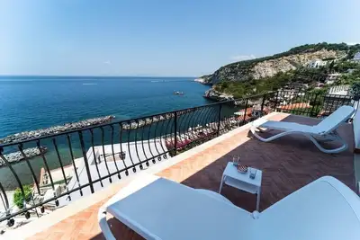 Image de Magnifique villa avec accès privé à la mer -V752
