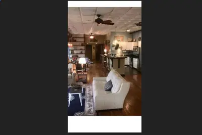 Image de Magnifique loft de deux étages à aire ouverte au cœur du centre-ville de Memphis.