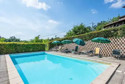 Image de Bel appartement dans une maison de vacances avec piscine, Wifi, patio, animaux admis, parking