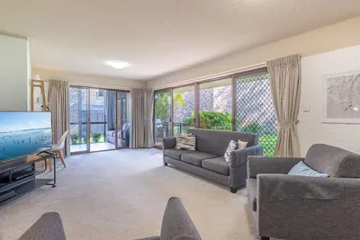 Image de 56 'Bay Parklands', 2 Gowrie Ave - rez-de-chaussée, climatisé et Foxtel