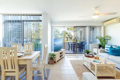 Image de 4 'Fleetwood' 63 Shoal Bay Rd - Unité climatisée avec vue magnifique sur l'eau