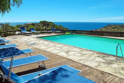 Appartement dans une maison de vacances avec climatisation, piscine, patio, vue panoramique, parking