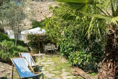 Image de Bel appartement dans une maison de vacances avec patio, animaux admis et parking
