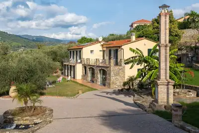 Image de Agréable appartement dans une maison de vacances avec Wifi, Tv, patio, vue panoramique, parking