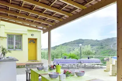Image de Joli appartement pour 6 personnes avec piscine, Tv, patio, animaux admis, vue panoramique et parking