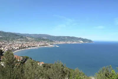 Image de Joli appartement pour 6 personnes avec Wifi, piscine, Tv, terrasse, animaux admis et parking