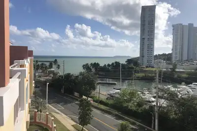 Image de Penthouse de luxe Oasis avec vue sur l'océan et la marina