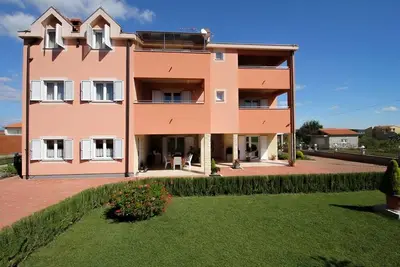 Image de Appartement de deux chambres avec la terrasse et la vue sur le mer Nevidane, Pasman (A-18054-d)