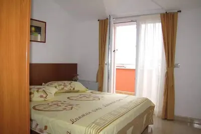 Image de Appartement d'une chambre avec la terrasse et la vue sur le mer Nevidane, Pasman (A-18054-f)