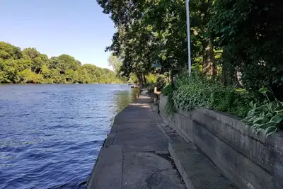 Image de St Joseph Riverfront House With Private RiverWalk! 30 minutes en bateau jusqu'au lac Mi