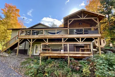 Image de La vie par la rivière - 3. 5acres - 5 + Secluded 1 chambre à coucher, un bain à remous, piscine excellente, wifi