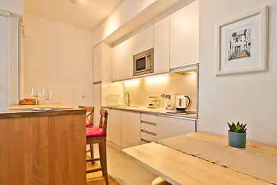 Santos 1 - São Bento Studio - This brand new, recently decorated studio in the heart of the city is