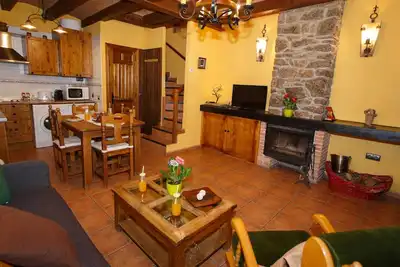 Image de Belle petite maison pour même avec cheminée à Braojos