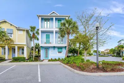 Image de Seas the Day Cottage! Nouveau sur Vrbo! Commodités de l'hôtel + Nettoyage quotidien + Près de Disney