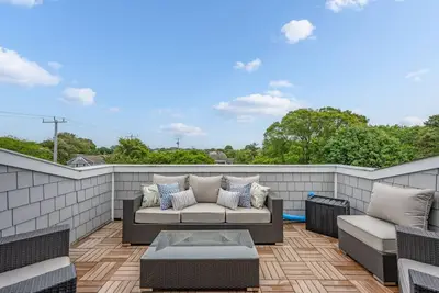 Image de Condos de luxe au coeur du port de Harwich! 5 couchages, animaux acceptés, A / C, décor côtier moderne!