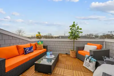 Image de Condos de luxe au coeur du port de Harwich! 5 couchages, animaux acceptés, A / C, décor côtier moderne!
