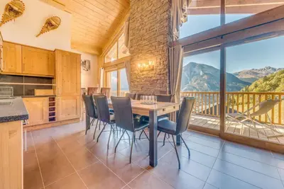 Image de À 50m des pistes de ski, 15ème étage, balcon, parking, télévision, casier à ski, 96m²