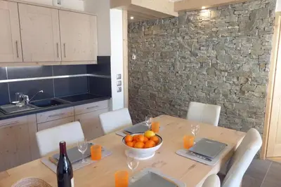 Image de À 50m des pistes de ski, 4ème étage, balcon, parking, télévision, casier à ski, 57m²