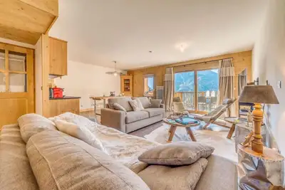 Image de À 50m des pistes de ski, 14ème étage, balcon, parking, télévision, casier à ski, 111m²