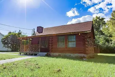 Image de Authentic Log Cabin mins from chatts best sites