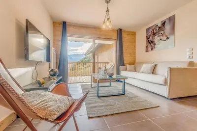 Image de À 50m des pistes de ski, 10ème étage, balcon, parking, télévision, casier à ski, 42m²