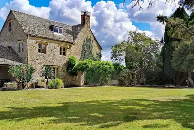 Image de Belle ferme des Cotswolds avec des éléments d'époque, un magnifique jardin, près de la Tamise supérieure, près de plusieurs jolis villages.