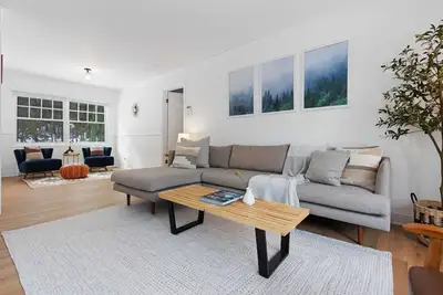 Image de Modern Dörr | Nouveau Cottage Downtown Sister Bay