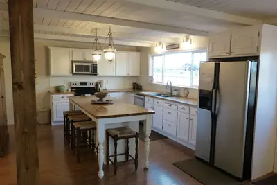 Image de New, clean, charming, roomy house near Glacier Park w/ views! Well appointed.