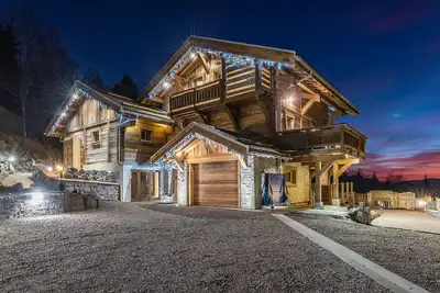 Image de Chalet \"Sous La Roche\" 1 0 à 14 Pers -  Sauna, Spa, Piscine, CINÉMA, Disco