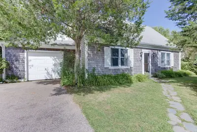 Image de 4 chambres, clôturé dans la cour, à pied de la plage de Scarborough