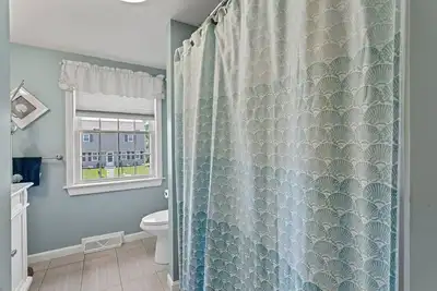 Image de Updated Six Bedroom, Central Air, Walk to Scarborough Beach