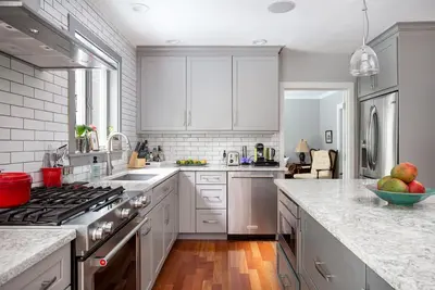 Image de 6 Br Accueil avec piscine et suite d'hôtes à 5 km de la plage