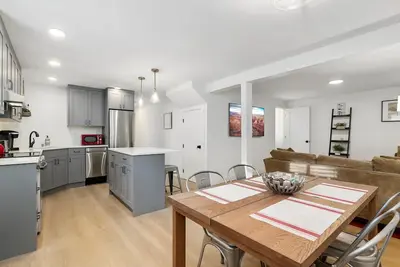 Grand appartement privé. Un pâté de maisons de Burke Gilman & Bus. . 5m aux enfants