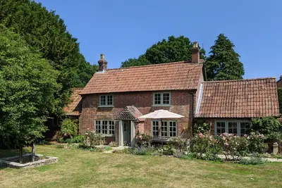 Image de Un chalet Cobb charmant et historique à la périphérie du village de Bransgore.