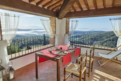 Image de La Torre. Un Nid D’Aigle Surplombant La Toscane