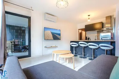 Image de Appartement charmant et moderne pour 4 avec parking, proche Cité du Vin